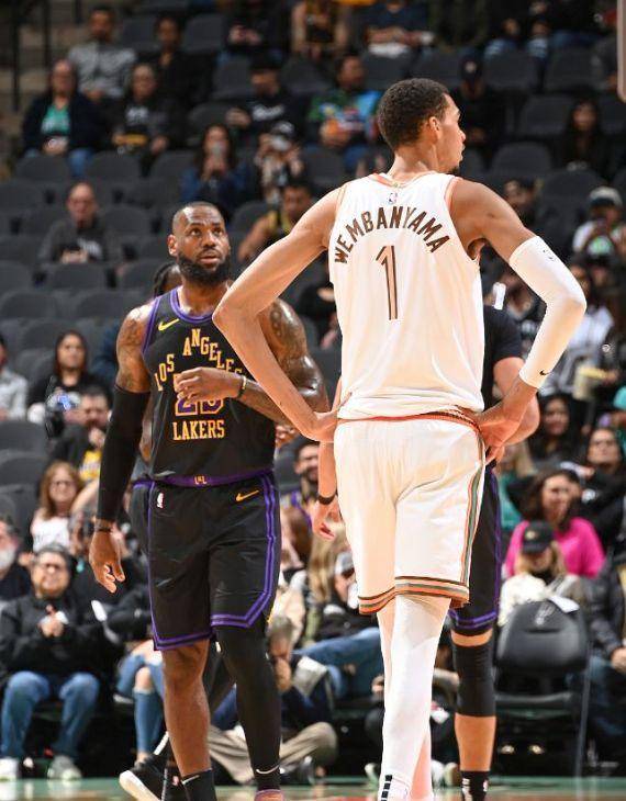 湖人遭遇三连败，詹姆斯连续被抢断困扰的简单介绍