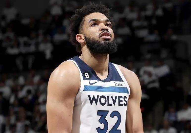 黄蜂绝杀时刻，唐斯点燃赛场，掀起高潮迎来胜利！