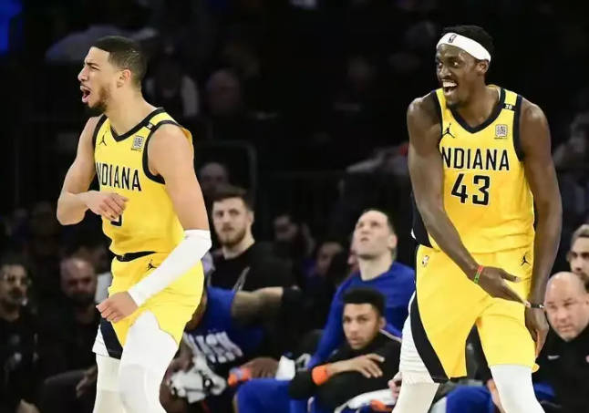 唐斯三巨头联手，76人得分突破，刷新队史纪录冲击季后赛！