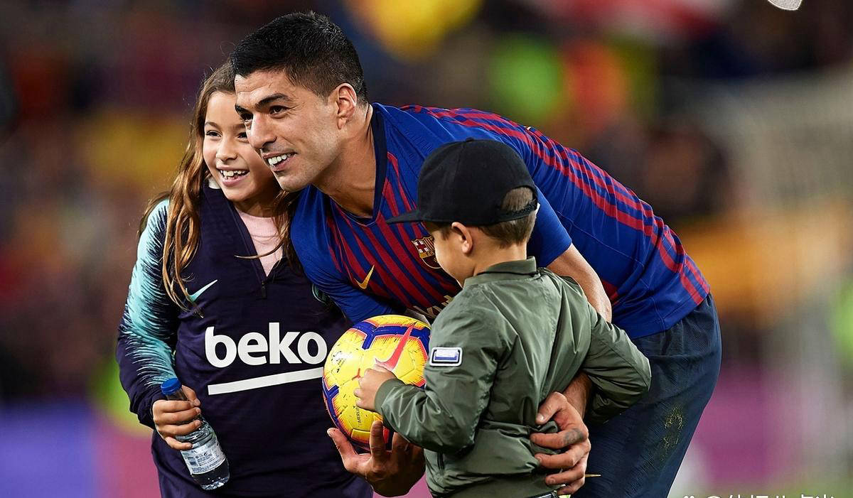 莱万多夫斯基焦点对战，Uzi与50激战加拿大队分钟，败北胜负难料！